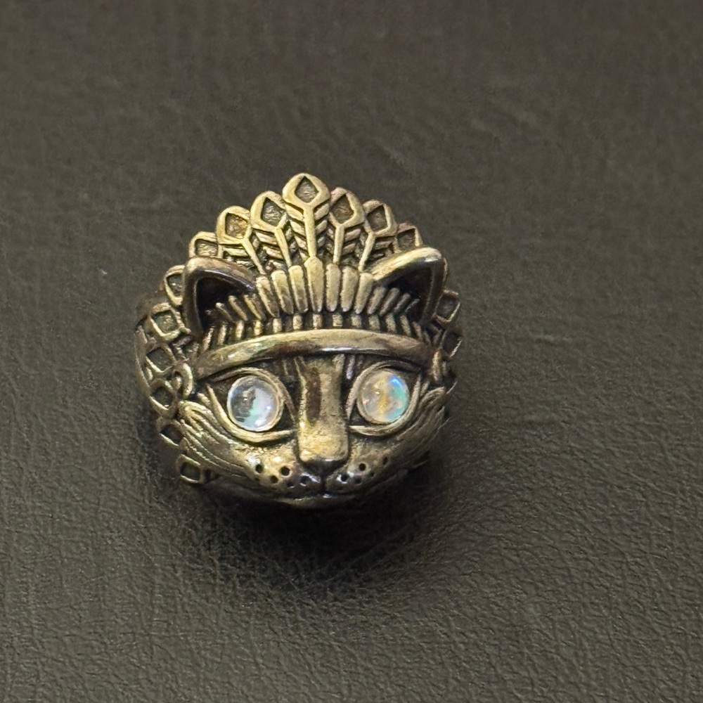 Silver Cat Ring with Gem Eyes